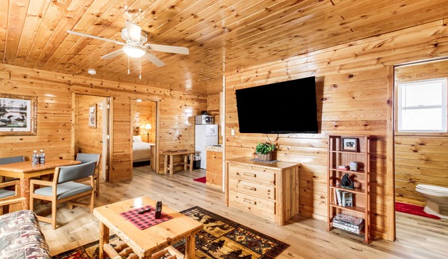 'Glowacki's Lodge' Mille Lacs Lake Group Getaway! in Garrison