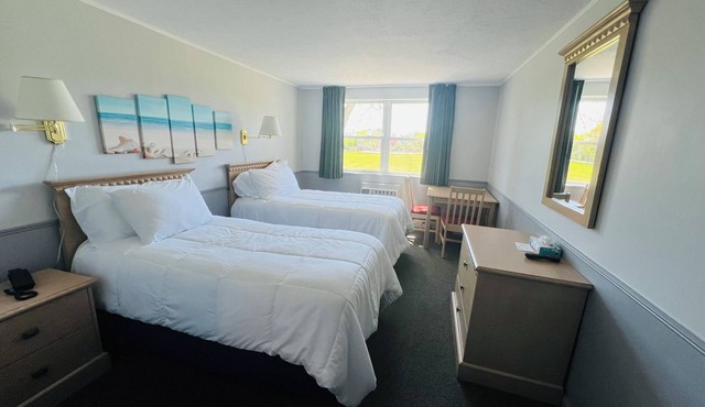 Harbor Landing Resort in Tisbury