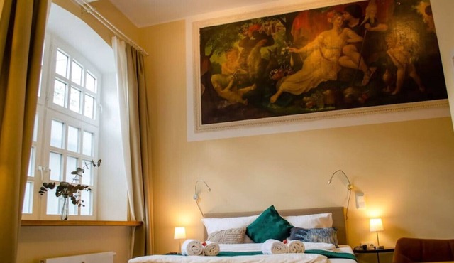 Homely Stay Studio3 - with historical mural in München