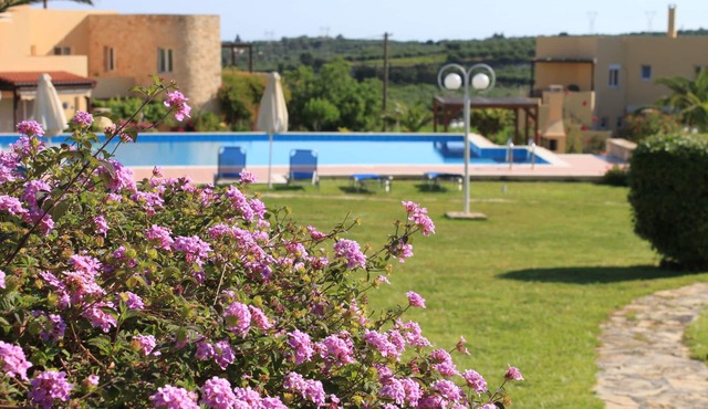 HUGE POOL in LUXURIOUS residency in loutra