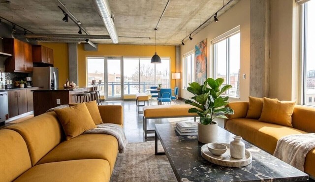 Industrial Loft · Walk to Westport · Sleeps 6 in Kansas City