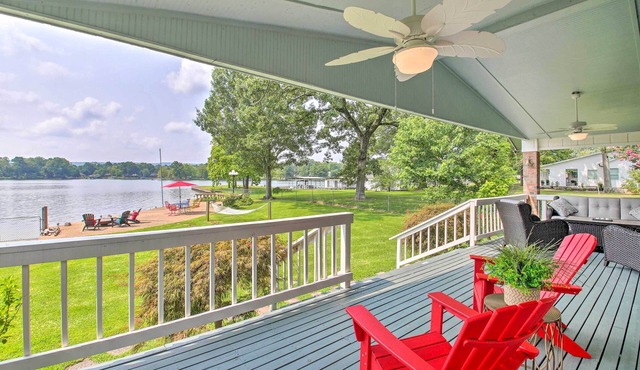 Kayaks & Dock: Lakefront Hot Springs Hideaway in Hot Springs