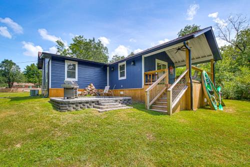 Lake Hamilton Retreat w/Kayaks & Spacious Yard! in Hot Springs