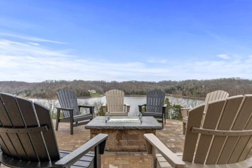 Lake Mansion On The Hill wPanoramic Views & Dock in Lynchburg