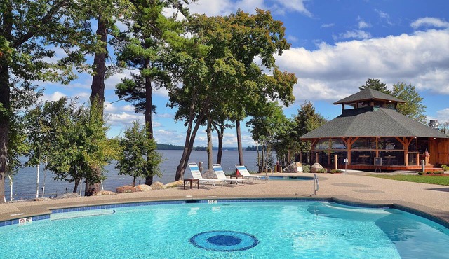 🏖 Lake Winnipesaukee Vacation at Akwa Marina 🏖 Beach, Pool, Hot Tub, Beach Bar in Laconia