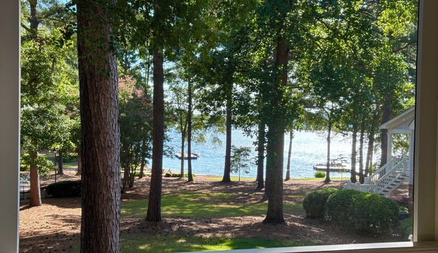 LAKEFRONT LUXURY- Reynolds GW -Steps from Pool, Tennis, Beach, Marina, Docks in Eatonton