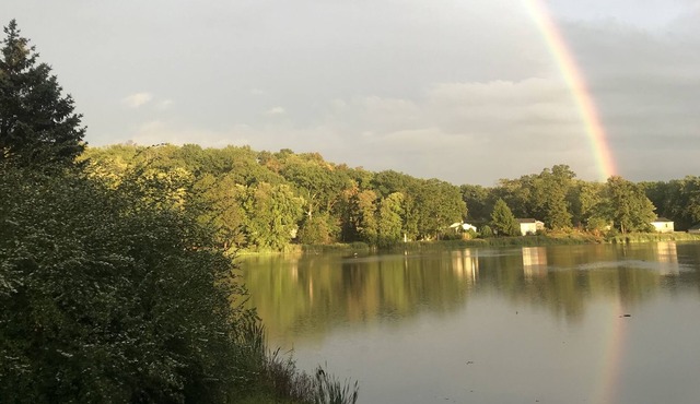 Lakeside Hudson Valley Haven w/kayak, smart TV, wood burning stove in Wappingers Falls