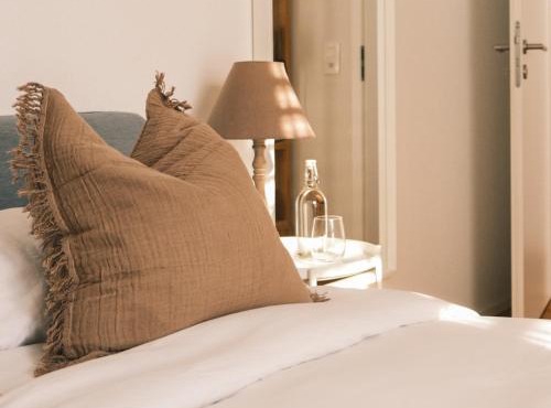 Lakeview Homestay - Private Guest Rooms & Bathroom in Châtillon