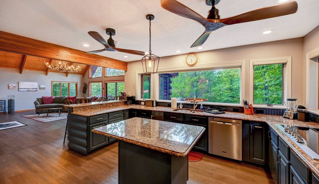 Large Lake Village Cabin in Lake Naomi Poconos in Pocono Pines