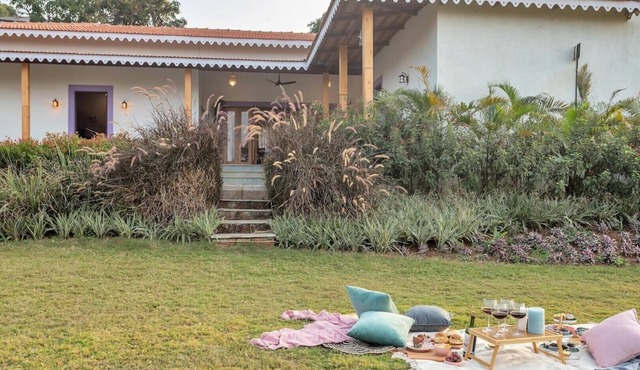 Lavender Villa by BasilStays in Calangute