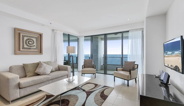 Level 30 2 bedroom direct ocean views in Surfers Paradise