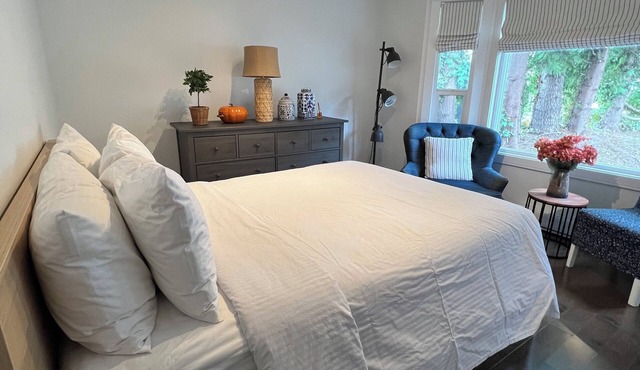 LF Guesthouse - Calm Mornings, Cozy Nights! in Nanaimo