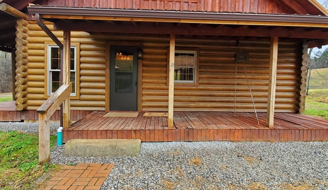 Log Cabin in Jackson County Ohio in Wellston