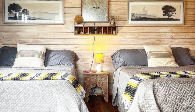 Love Cabin @ 13 Acres - Stay/Swim/Shop/Yoga in Dripping Springs