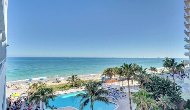 Lovely Beachfront Condo w/Balcony overlooking the Atlantic Ocean in Fort Lauderdale