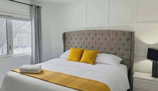 Lovelyhome Near BU With TreeHouse Ideal for group stays in Brandon