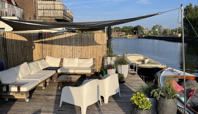 Luxury (holiday) home, Amsterdam, on the water incl. Use of motor sloop in Amsterdam-Zuidoost