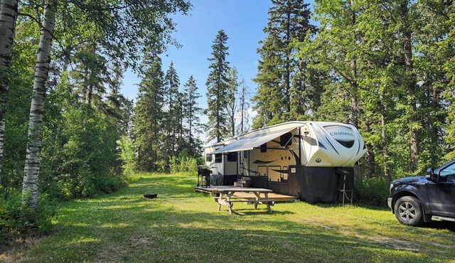 Luxury Offgrid 5th Wheel in Darwell