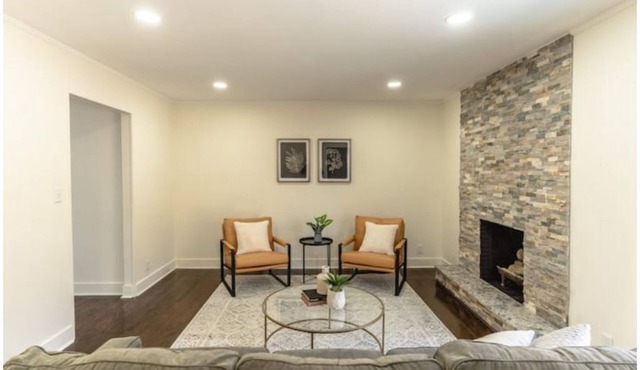 Luxury spacious 5BR home w/2 King Beds in Overland Park