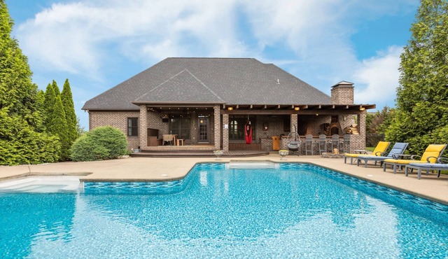 Luxury with Home Theater, Pool and Outdoor kitchen in Mt Juliet