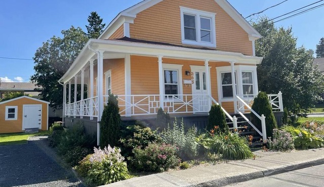 Maison Ancestrale Avec Magnifique Terrasse au Centre-ville de Matane in Matane