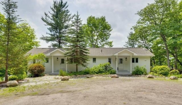 Majestic Views on Lake Rosseau in Rosseau