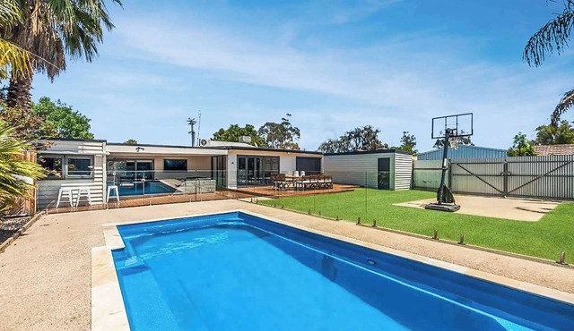Malibu Palms - Echuca Holiday Homes in Moama