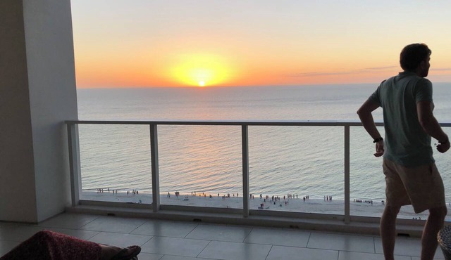 Marriott's Crystal Shores Gulf Front 2-bedroom for Christmas! in Marco Island