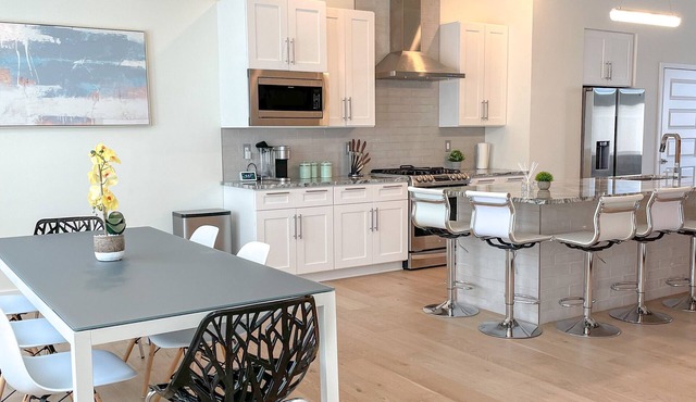 Modern & Luxurious. 4BR. Sleep 12. Minutes to downtown in St. Louis