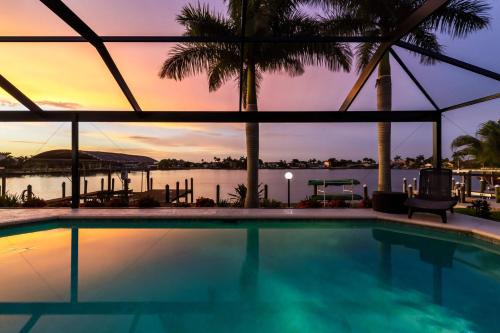 Modern, Luxurious, Waterfront home with Heated Pool - Villa Dock Holiday - Roelens Vacations in Cape Coral