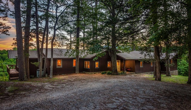 Morwood House - Hot Tub and Large Game Room on 15+ Private Acres in Jasper