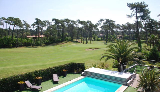 On the Golf of Chiberta, apartment 4 pers ., bright and quiet. Garage. Swimming in Anglet