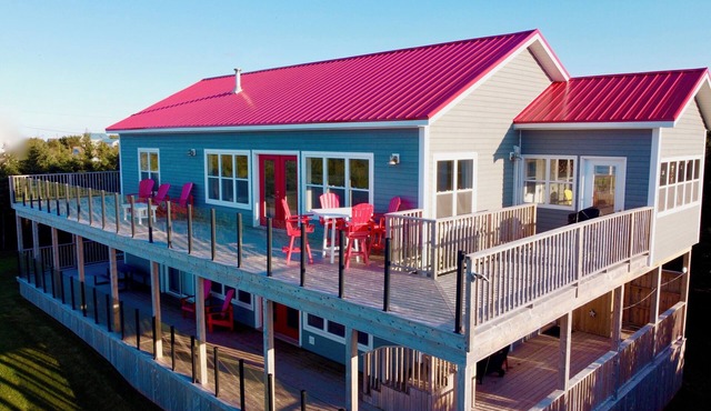 Orion's Porch PEI - Unique Beach House with Best Views of Thundercove Beach in Darnley