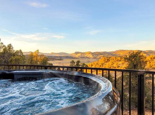 Overlook Cabin. Romantic Views Fire Pit/Hot Tub & Zion Adventure in Orderville