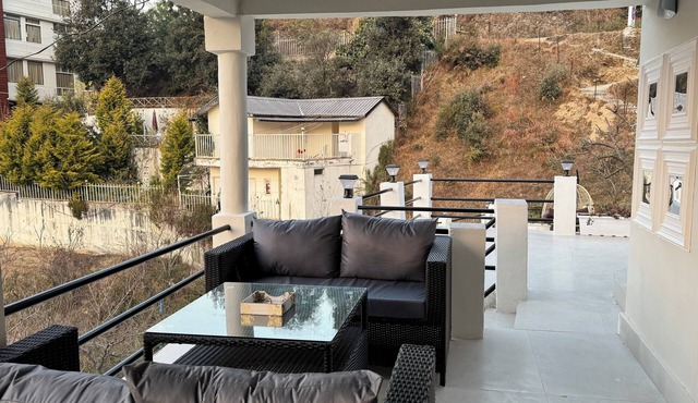 Pahadi Pind Homestay 2BR Mukteshwar - Mountain View in Mukteshwar