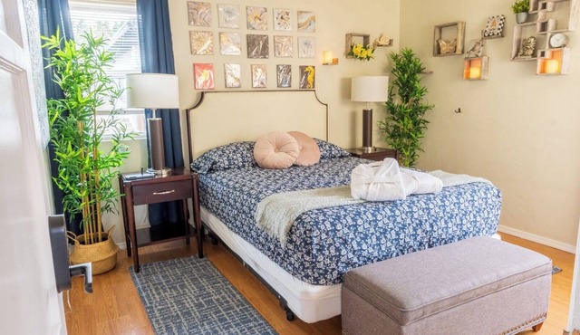PEACEFUL, NEAR SDSU, CENTRAL with LG PATIO, FULL KITCHEN, COZY BEDS, GATED HOME in San Diego