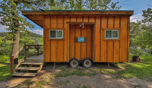 Peaceful rustic 1-bedroom cabin with AC in charming Lehighton in Lehighton