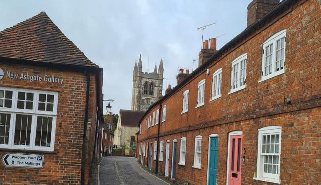 Pearls Cottage in Farnham