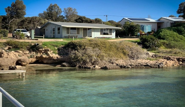 Pearly Shells is an original Coffin Bay shack in the perfect location. in COFFIN BAY