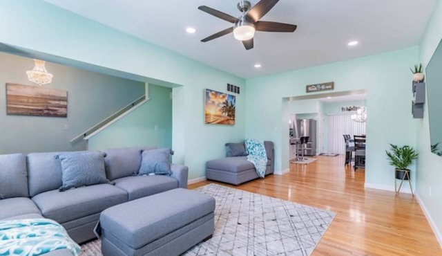 Perfect Getaway @ CWE- Entire Home + Free Parking Near Fox, Universities & More! in St. Louis