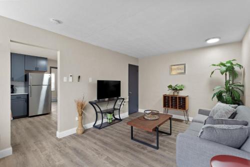 Pet-Friendly 1BR Apartment on Morganford in Saint Louis