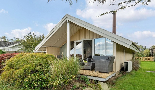 Pet friendly home in Køge with WiFi in Køge
