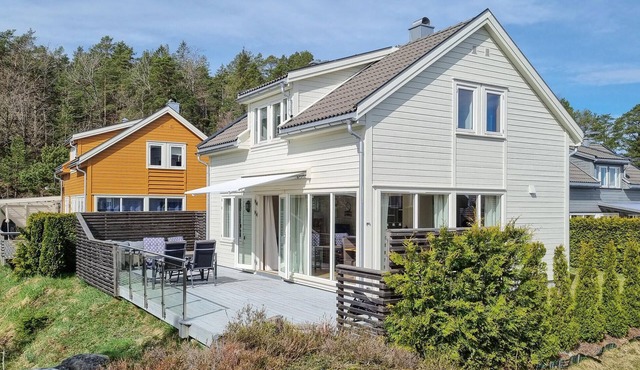 Pet friendly home in Risør in Risør