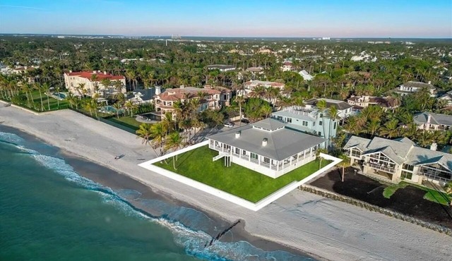 Private Beach Oceanfront Mansion Luxurious Naples Spacious 5 bedroom Palms Ritz in Naples