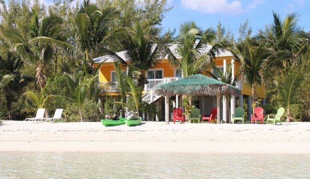 PRIVATE LUXURY, Beachfront Home, Hot Tub, Kayaks, Paddle Board, Cabana in Casuarina Point