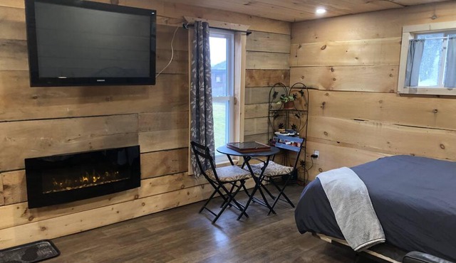 Private Rustic Country Bunkie - relax and unwind in Springfield