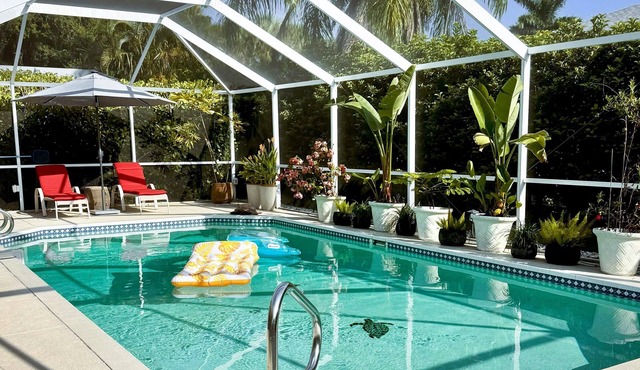 Relaxing 3BR/2BA Naples Retreat - w Private Heated Pool in Naples
