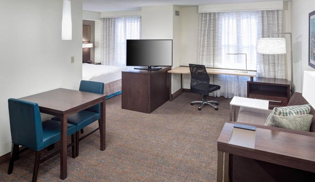 Residence Inn Kansas City Country Club Plaza in Kansas City