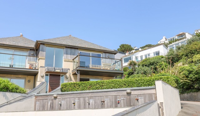 ROCK POOL, family friendly, country holiday cottage in Downderry in DOWNDERRY