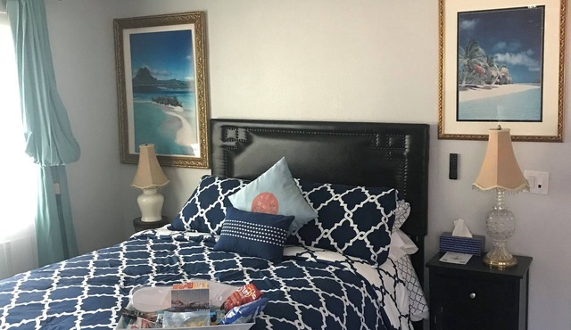 Romantic Coastal Private Room is located 10 minutes from all sightseeing places in Oxnard